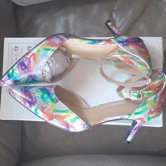 Women's Heels - Picture 2 of 10